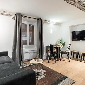  Apartment Coeur Du Vieux - 2 Pieces De Charme